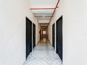House | Interior - Classic With Balconybhu IIT Mahamanpuri BLW (Varanasi)