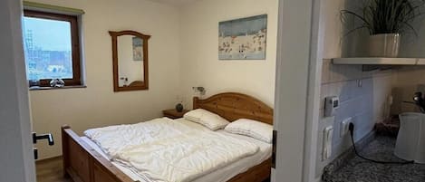 Apartment | 1 bedroom, iron/ironing board, individually furnished