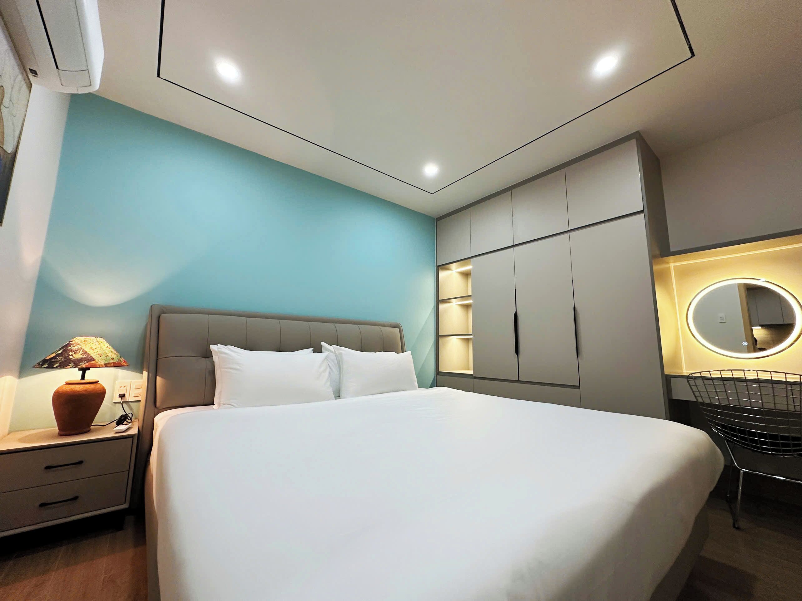 Standard Single Room, 1 King Bed, Balcony, Mountain View | Desk, laptop workspace, free WiFi