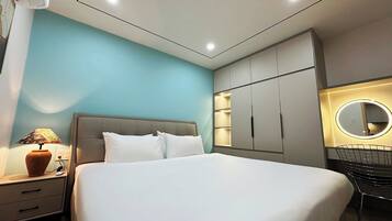 Standard Single Room, 1 King Bed, Balcony, Mountain View | Desk, laptop workspace, free WiFi