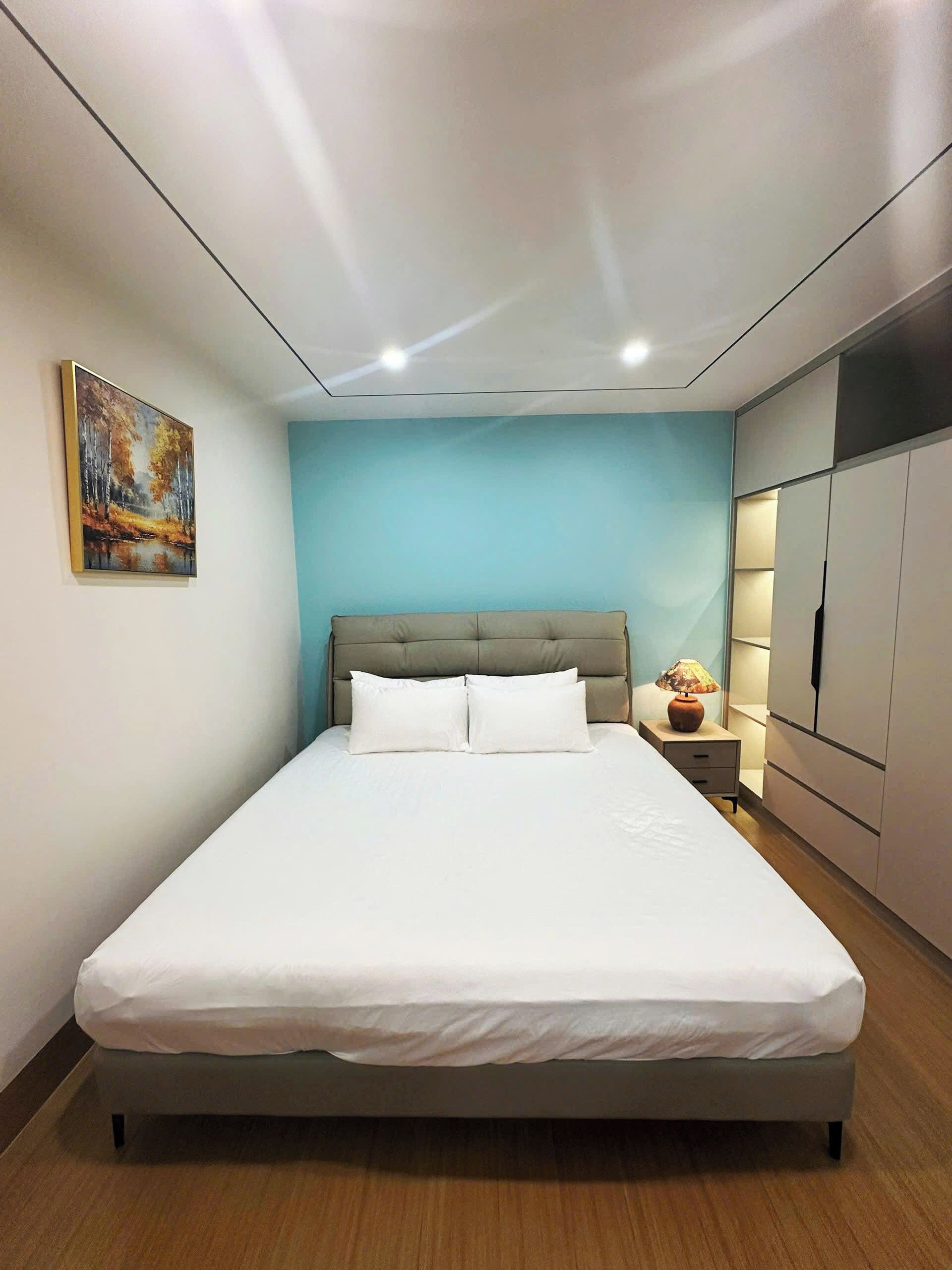Studio Standard, 1 très grand lit, balcon, vue sur la montagne | Bureau, espace de travail pour ordinateurs portables