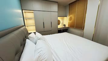 Standard Single Room, 1 King Bed, Balcony, Mountain View