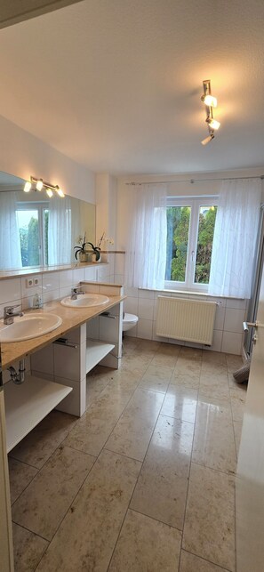 Bathroom - Vrbo Property (Sigmarszell)