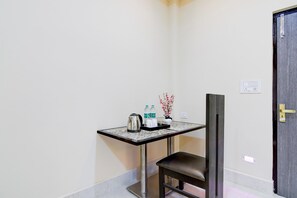 House - Premium Collection O Joka Industrial Plaza (Alipur)