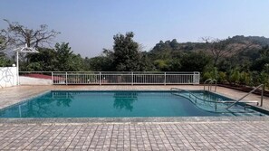 2 piscinas techadas, 2 piscinas al aire libre