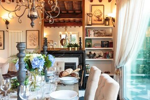 Villa | Dining - Farmhouse in Lucca With Pool and Jacuzzi (Capannori)