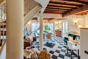 Villa | Dining - Farmhouse in Lucca With Pool and Jacuzzi (Capannori)