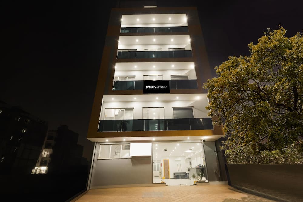 Deluxe Townhouse Sector 69