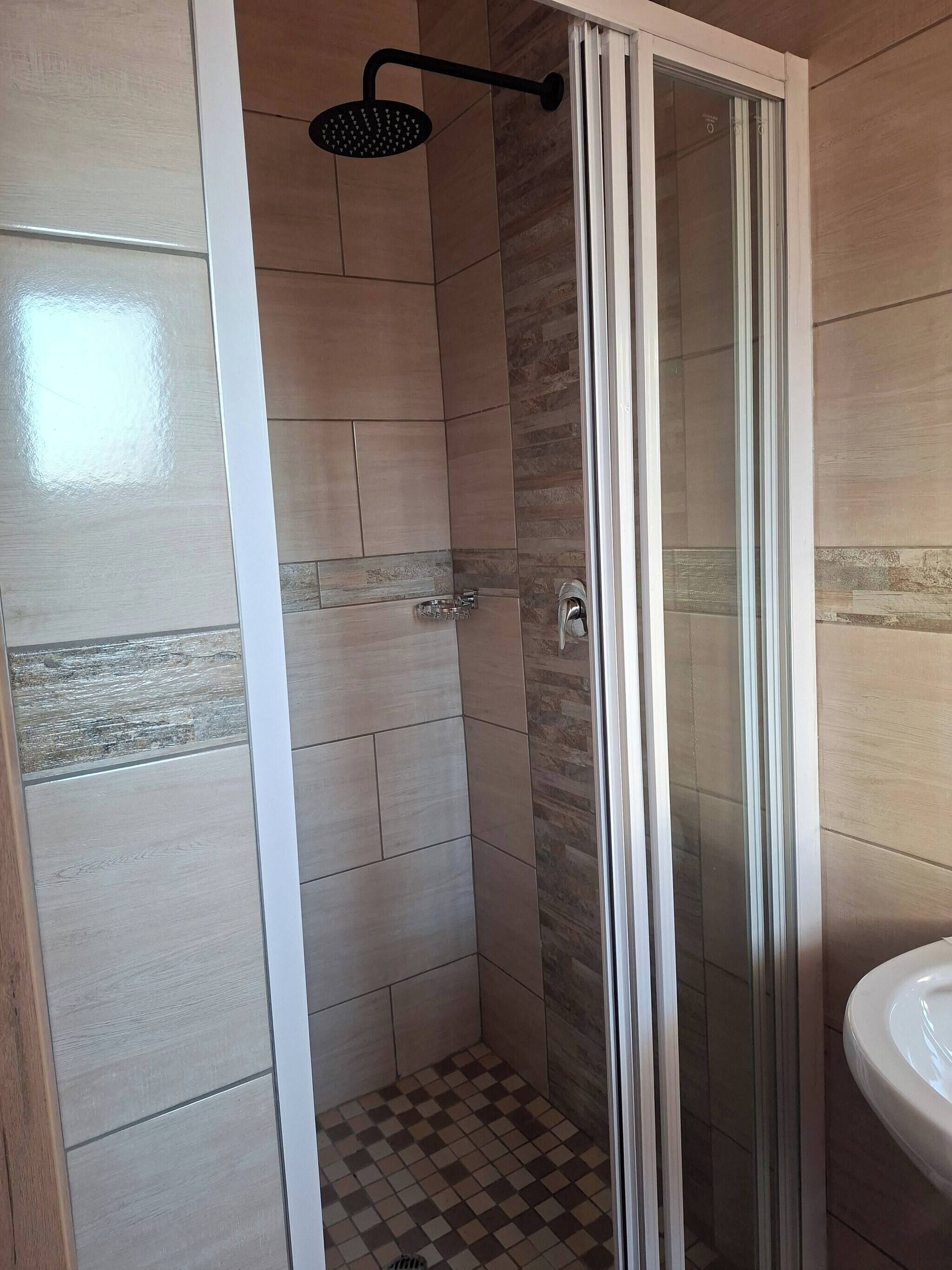 Douche, serviettes fournies