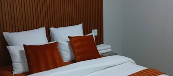 Luxurious 5-Bedroom Holiday House in Westonaria