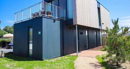 4-bedroom Stylish Bungalow by the Sea