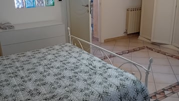 1 chambre, fer et planche à repasser, Wi-Fi, literie fournie