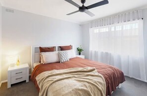 2 bedrooms, WiFi, bed sheets - Kidston Arches, cosy 2b/room walking distance to the golf club. Soak in the hot, (Mansfield)