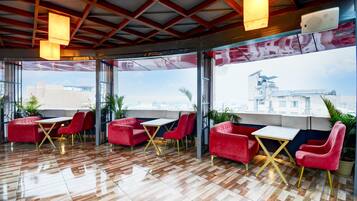House | Outdoor dining