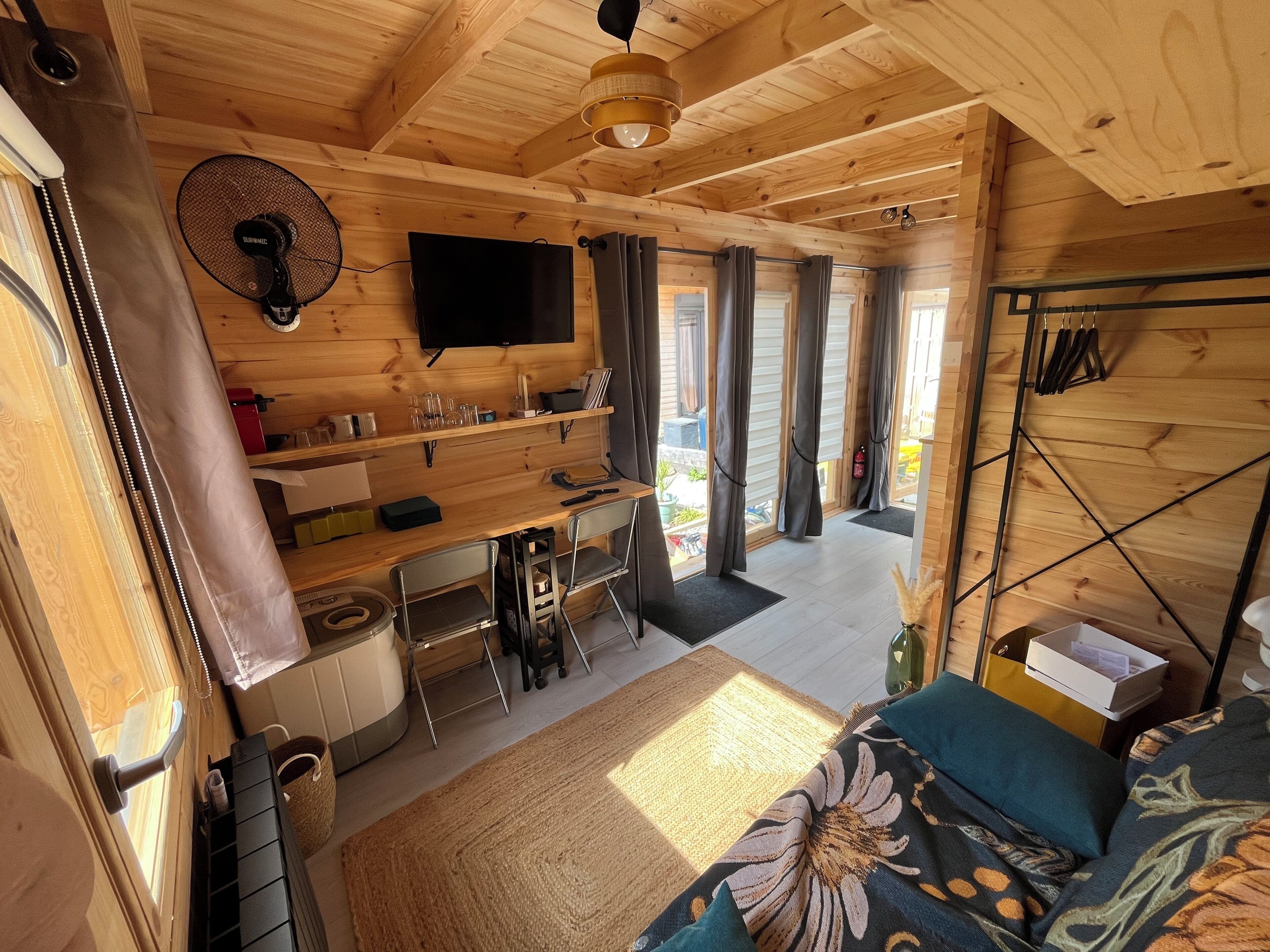 1 chambre, fer et planche à repasser, Wi-Fi gratuit, draps fournis