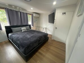 Iron/ironing board, internet, bed sheets