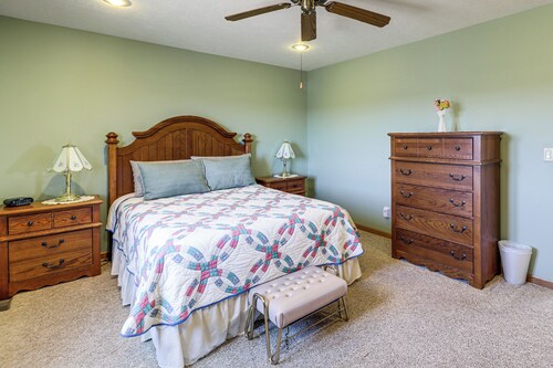 < 1 Mi to Calamus Lake! Group Adventure Base