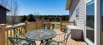 < 1 Mi to Calamus Lake! Group Adventure Base