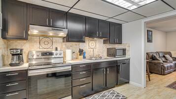 Fridge, microwave, stovetop, dishwasher