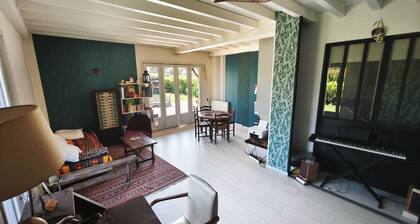 House with studio 8people