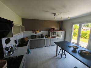 Fridge, microwave, dishwasher, electric kettle - House with studio 8people (Linxe)