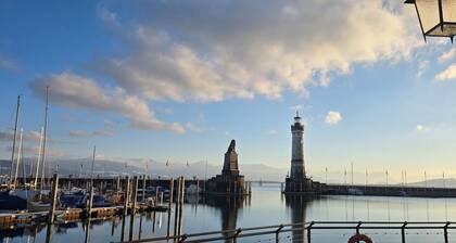 Spacious "Seeblick" vacation apartment - between Lindau & the Allgäu Alps