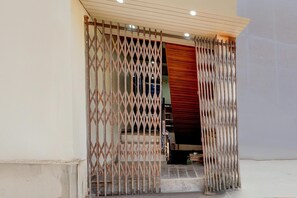 House | Reception - Collection O Kanpur Domestic Airport (Kanpur)
