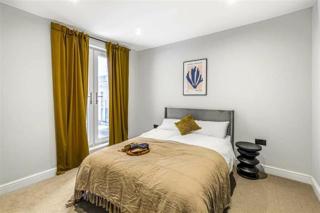 3 bedrooms, iron/ironing board, internet, bed sheets