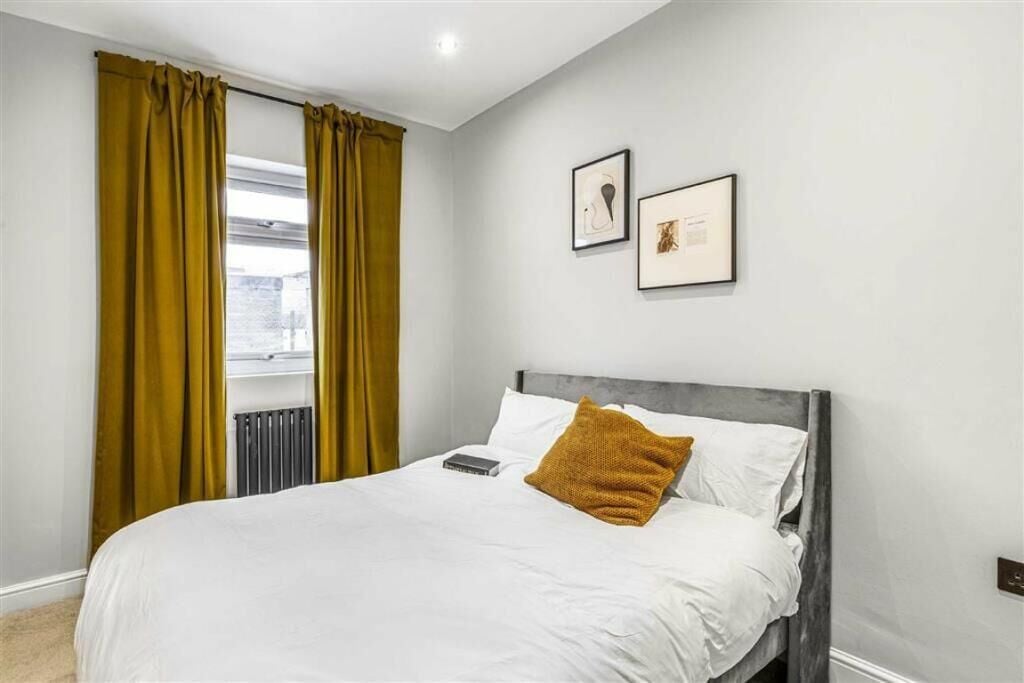 3 bedrooms, iron/ironing board, internet, bed sheets
