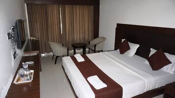 Deluxe Room, City View | Desk, laptop workspace, free WiFi