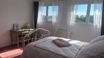 4 dormitorios, tabla de planchar con plancha, wifi y ropa de cama