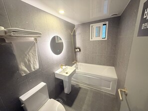 Family Double Room | Bathroom | Hair dryer, shampoo, toilet paper - Flex9 (Uijeongbu)