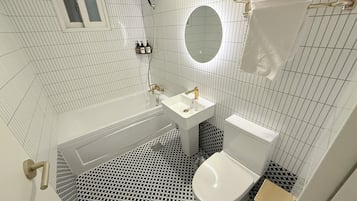 Luxury Twin Room | Bathroom