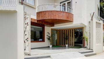 House | Reception