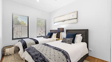 6 dormitorios, tabla de planchar con plancha, Internet y ropa de cama