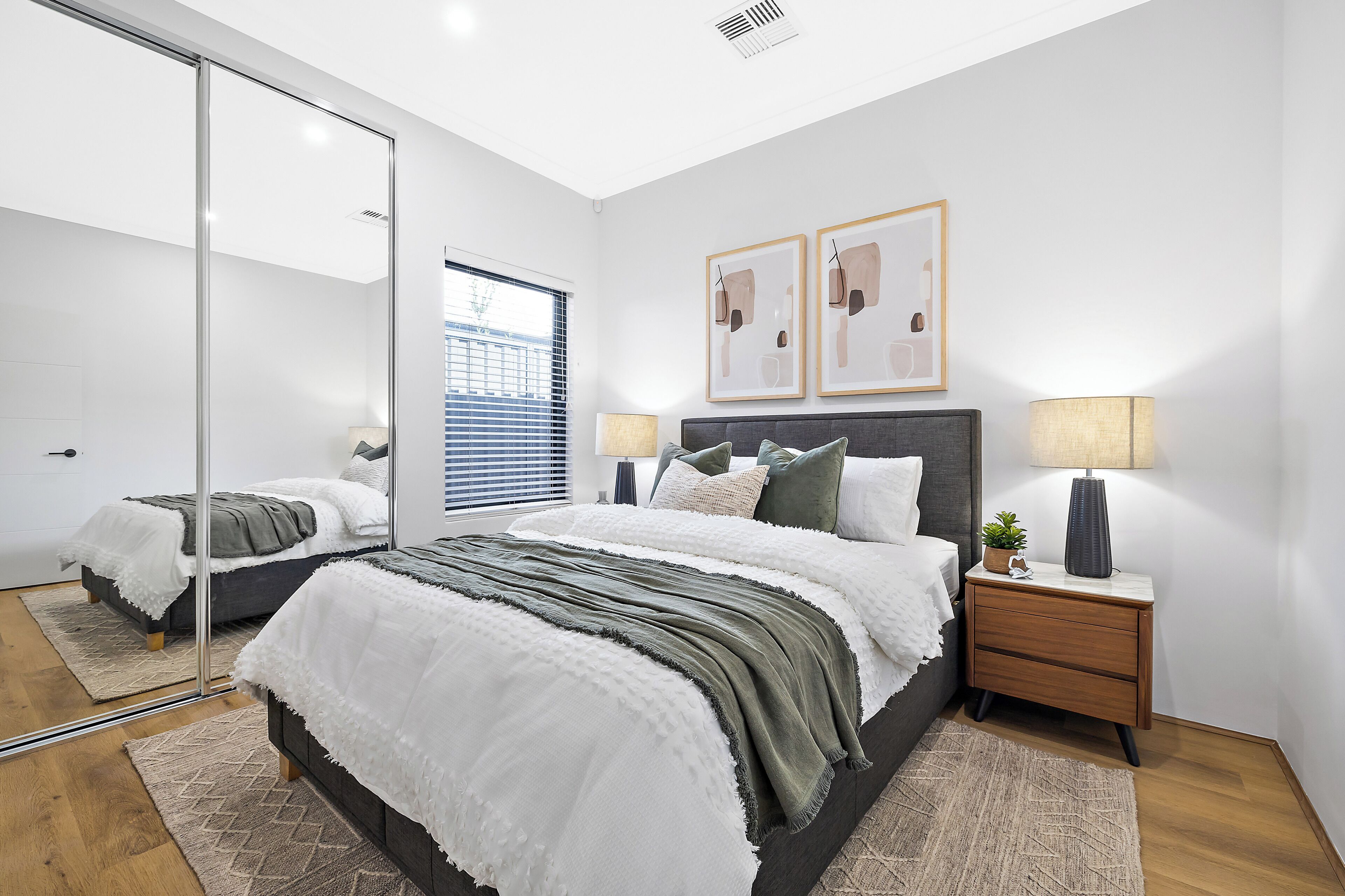 6 bedrooms, iron/ironing board, internet, bed sheets