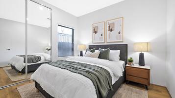 6 bedrooms, iron/ironing board, internet, bed sheets