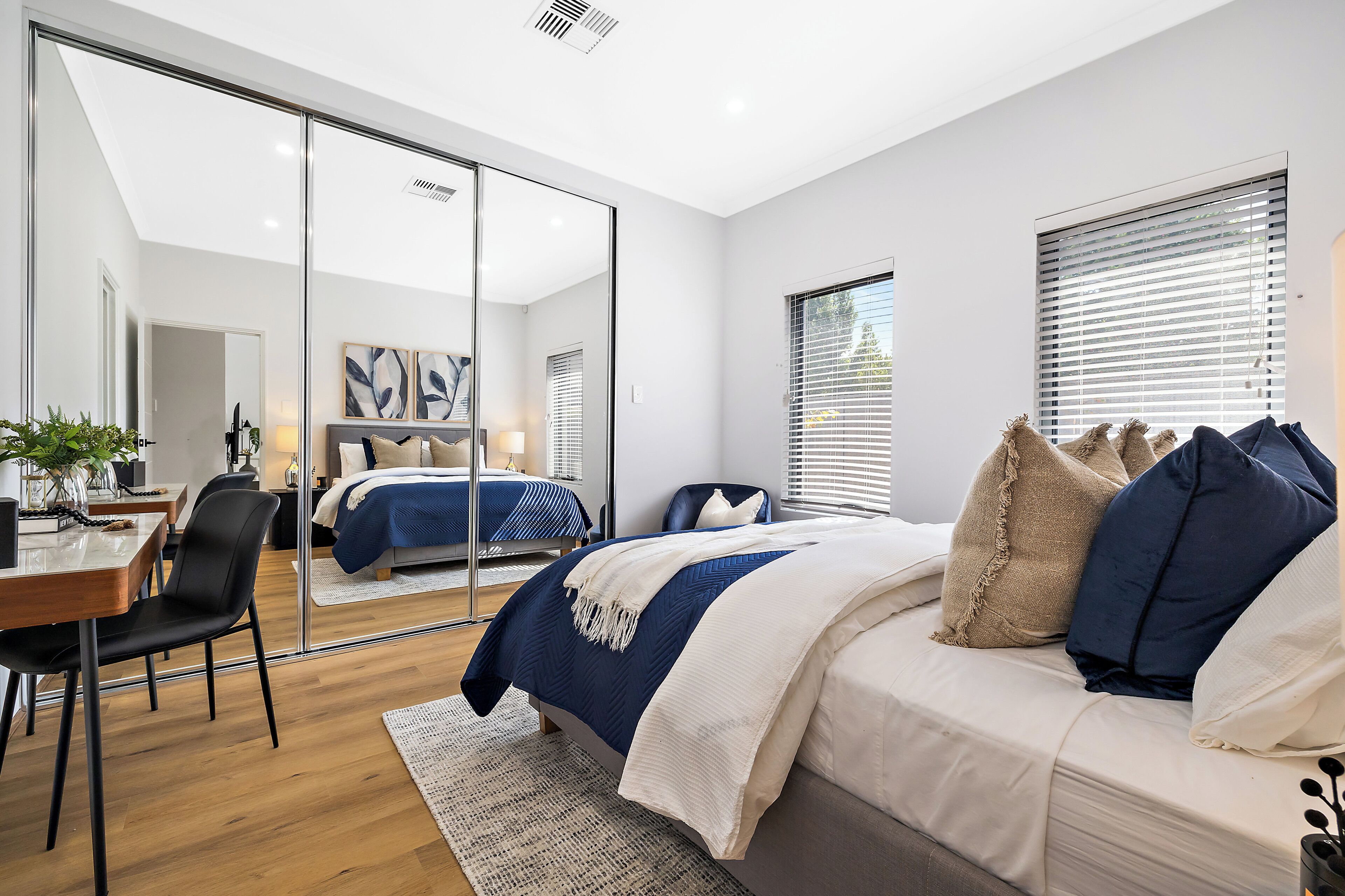 6 bedrooms, iron/ironing board, Internet, bed sheets