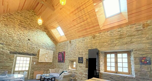 Living area - Guest house of the Manoir of Toul-An-Golet by Kastell Breizh Conciergerie (Plésidy)