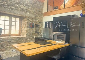 Private kitchen - Guest house of the Manoir of Toul-An-Golet by Kastell Breizh Conciergerie (Plésidy)