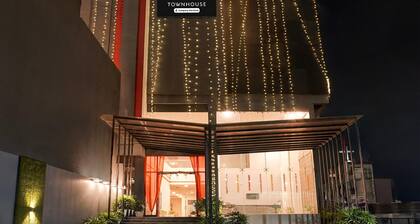 Deluxe Landmark Hotel