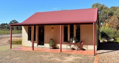 Stay amongst the vines of Sandhurst Ridge Winery. Tranquil stay close to Bendigo