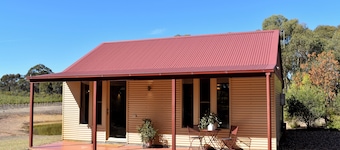 Stay amongst the vines of Sandhurst Ridge Winery. Tranquil stay close to Bendigo