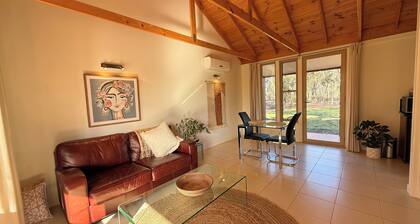 Stay amongst the vines of Sandhurst Ridge Winery. Tranquil stay close to Bendigo