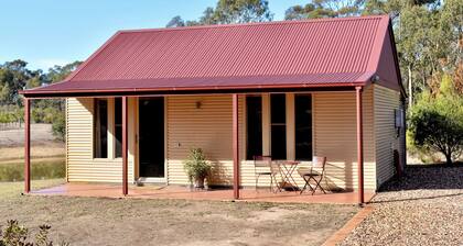 Stay amongst the vines of Sandhurst Ridge Winery. Tranquil stay close to Bendigo