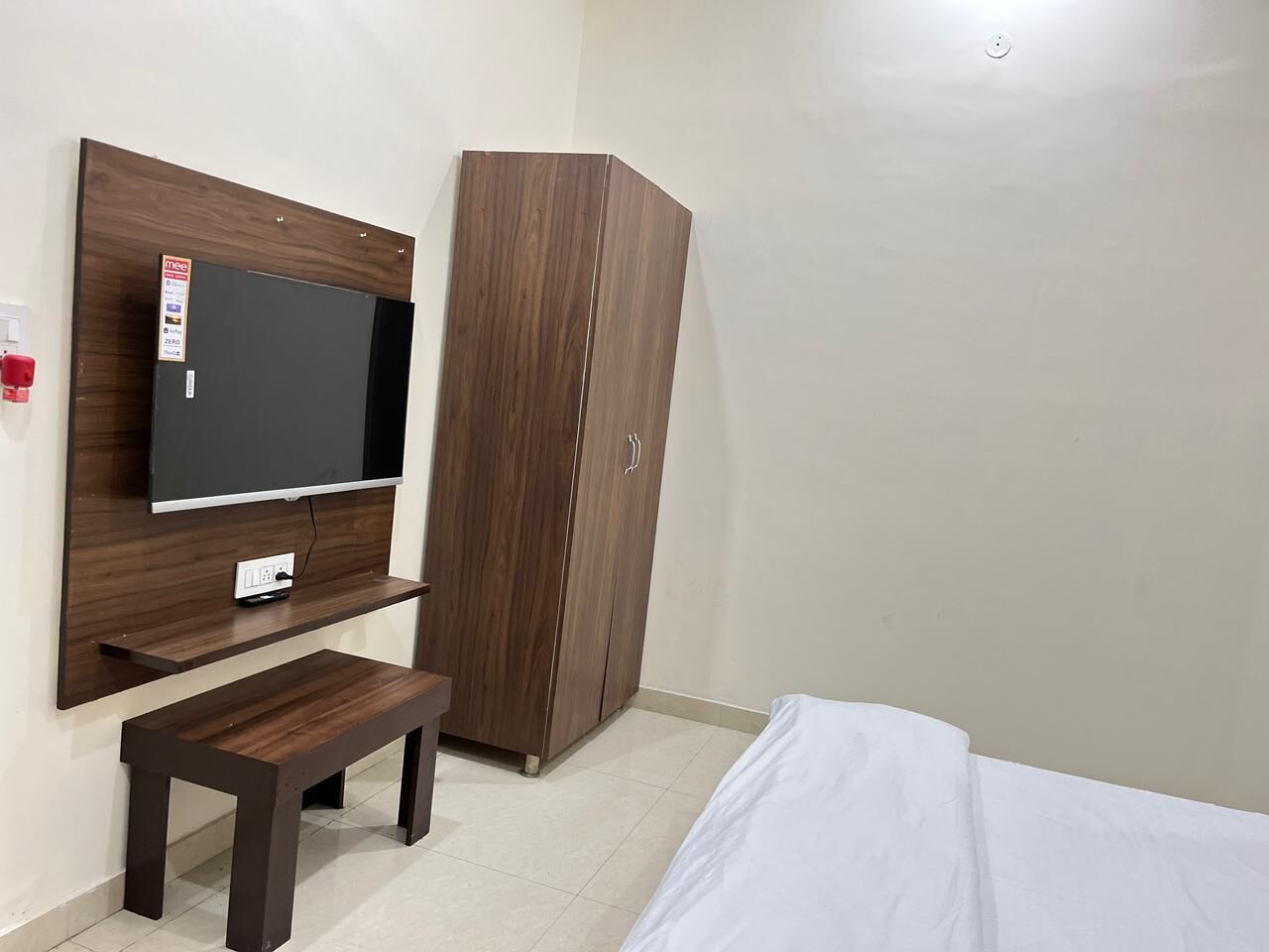 Single Room | Desk, laptop workspace, free WiFi