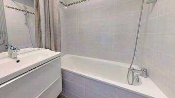 Apartment | Bilik Mandi