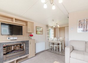 TV - Gold 2 Bedroom Caravan, Sleeps 6. With decking. (Walton-on-the-Naze)
