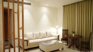 Presidential Suite, Garden View | Living area