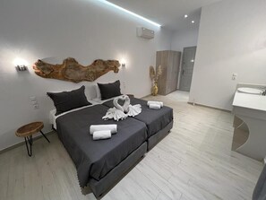 Villa familiar, balcón, vista al mar